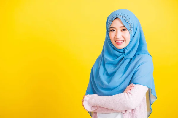 Árabe Musulmán Asiático Retrato Feliz Hermosa Joven Religiosa Islámica Desgaste —  Fotos de Stock