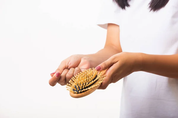 Asijská Žena Nešťastné Slabé Vlasy Problém Její Držení Kartáč Poškozenou — Stock fotografie