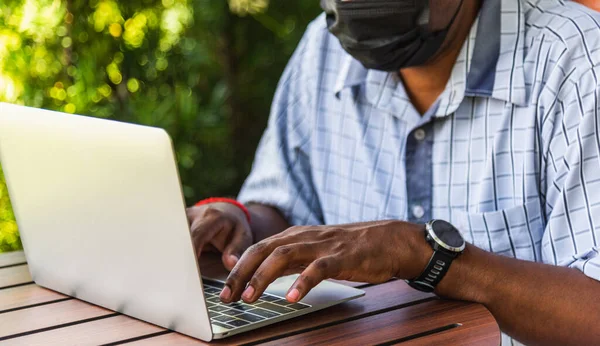 Feliz Asiático Negro Hombre Negocios Persona Oficinista Usar Mascarilla Proteger — Foto de Stock