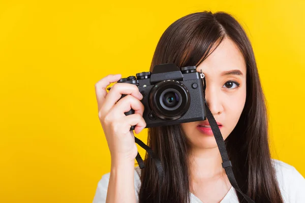 Portret Van Gelukkige Aziatische Mooie Jonge Vrouw Fotograaf Nemen Van — Stockfoto