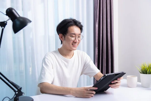 Feliz Asiático Joven Negocio Guapo Hombre Trabajo Desde Casa Oficina — Foto de Stock