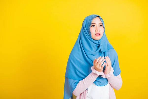 Árabe Musulmán Asiático Retrato Feliz Hermosa Joven Religiosa Vistiendo Velo — Foto de Stock