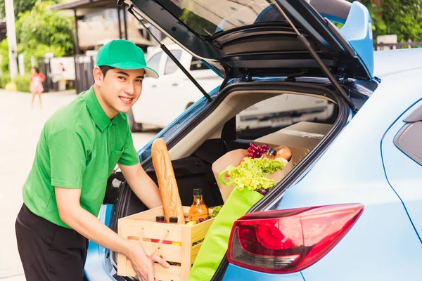 Asian Delivery Man Grocery Prepare Service Giving Fresh Vegetables Food — Stock Photo, Image