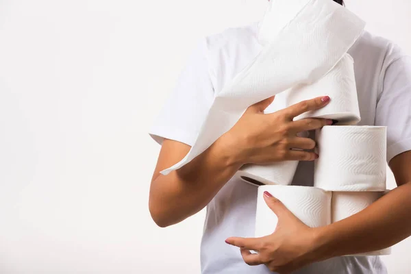 Fechar Asiático Jovem Mulher Estocando Papel Higiênico Para Pânico Casa — Fotografia de Stock