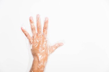 Tek kullanımlık kadın eli. Tek kullanımlık plastik eldiven. Stüdyo resmi beyaz arka planda izole edilmiş.