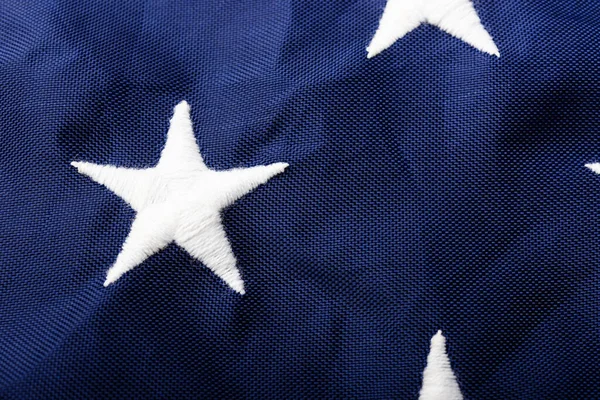 アメリカ合衆国の旗の青の上に白い刺繍の星のマクロの閉鎖は 使用の背景を象徴し 米国退役軍人や独立記念日の概念 — ストック写真