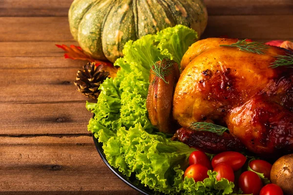 Díkůvzdání Pečený Krocan Nebo Kuře Zelenina Vánoční Večeře Hostina Jídlo — Stock fotografie