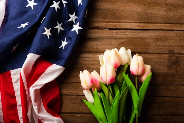 Amerika Usa Flagga Och Tulpan Blomma Minnesmärke Och Tack För — Stockfoto