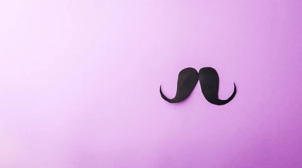 Papel Bigode Preto Estúdio Filmado Isolado Fundo Roxo Mês Consciência — Fotografia de Stock