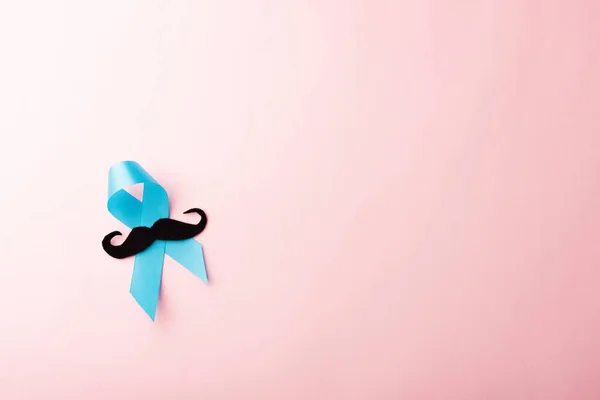 Papel Bigode Preto Fita Azul Clara Estúdio Isolado Fundo Rosa — Fotografia de Stock