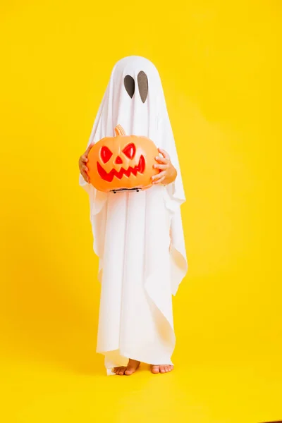 Zabawna Koncepcja Halloween Kid Małe Słodkie Dziecko Białym Kostiumem Halloween — Zdjęcie stockowe