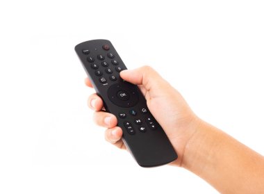 El ele tutuşan televizyon ve uzaktan kumanda paneli, beyaz arkaplanda izole edilmiş stüdyo görüntüleri, televizyon duvarı yayın konsepti