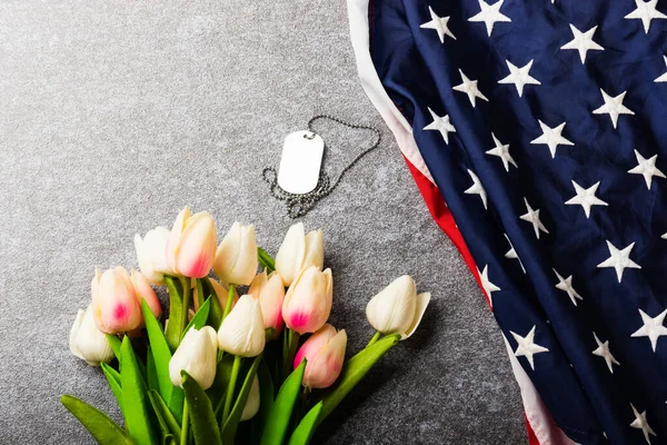 Amerika Usa Flagga Och Tulpan Blomma Minnesmärke Och Tack För — Stockfoto