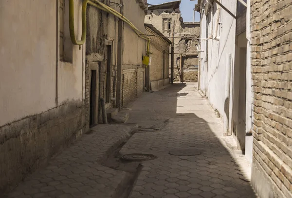 Eski Buhara şehri, Özbekistan'ın sokaklarında dar