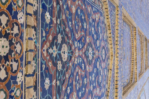 乌兹别克斯坦布哈拉 madrasah 的装饰图案及建筑细节 — 图库照片