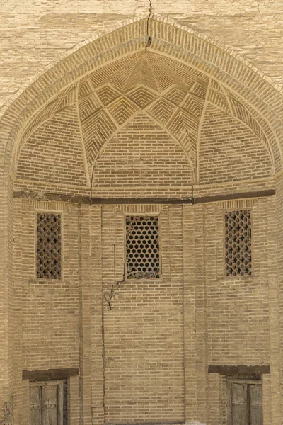 布哈拉老镇, 老被毁坏的 madrasah 在乌兹别克斯坦 — 图库照片