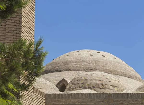 岐 Zargaron 在布哈拉-乌兹别克斯坦的大圆顶。中亚 — 图库照片