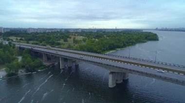 Köprü bir quadcopter 3 vurdu