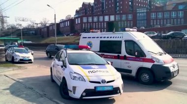 Polis arabaları ve ambulans otomatik 1