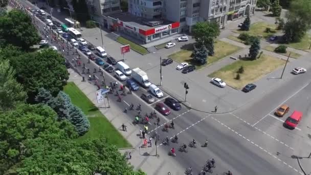 Corriendo maratón en el muelle del festival Dnepr — Vídeo de stock