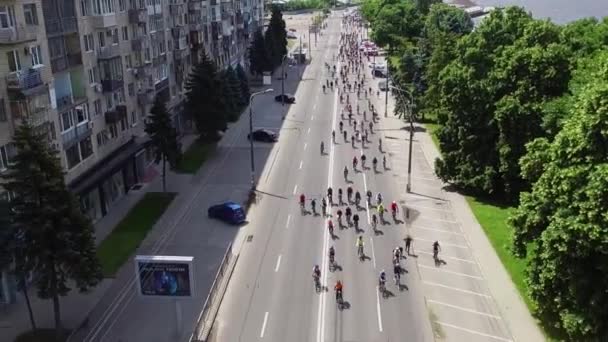 Corriendo maratón en el muelle del festival Dnepr — Vídeo de stock