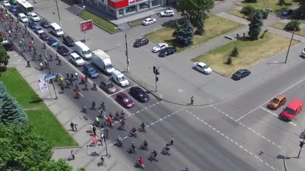 Corriendo maratón en el muelle del festival Dnepr — Vídeo de stock