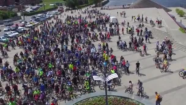 Corriendo maratón en el muelle del festival Dnepr — Vídeo de stock