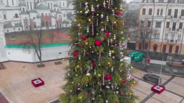 St. Sophia Katedrali 'nin yanındaki ana Noel ağacı. Kiev, Ukrayna