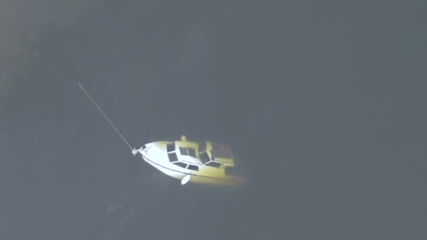 Capovolto Barca Drone Filmato Affondato — Video Stock