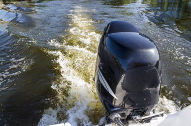 Tekne motoru görünümü Kapat, yat motoru çalışma, hızlı yat hareketi fotoğraf