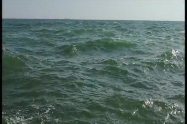 Yaz deniz arka plan rüzgarlı bir havada dalgalar deniz. Denizde fırtına