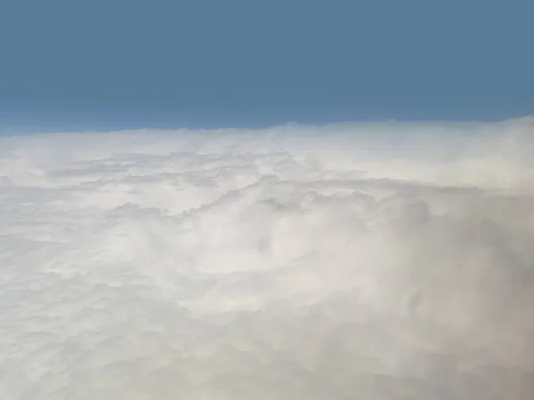 Wolken, wie sie aus dem Flugzeug gesehen werden — Stockfoto