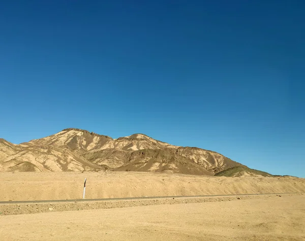 사막, 시나이 산맥, 언덕을 통과하는 길 — 스톡 사진
