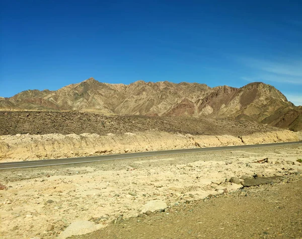 Route dans le désert, montagnes du Sinaï, collines — Photo