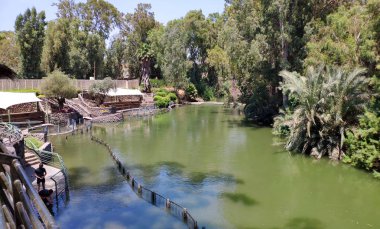Ürdün nehri, birçok inananlar için kutsal bir yer