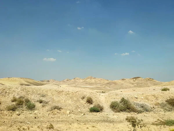 Desert land landscape with rocks, hills and mountains — Stock Photo, Image