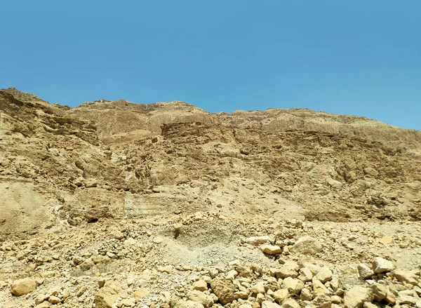 Paysage désertique avec rochers, collines et montagnes — Photo