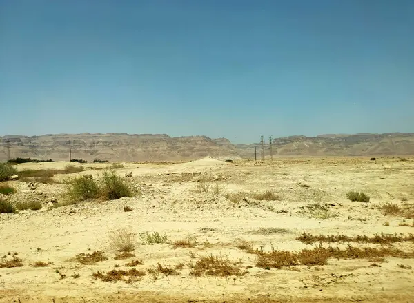 Paisagem do deserto com rochas, colinas e montanhas — Fotografia de Stock