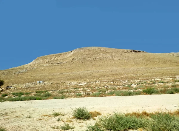 Paisaje del desierto con rocas, colinas y montañas — Foto de Stock