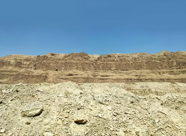 Paisaje del desierto con rocas, colinas y montañas — Foto de Stock