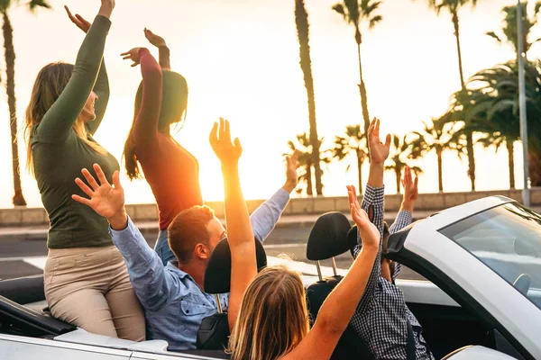 Happy Friends Having Fun Convertible Car Vacation Young People Enjoying — Stock Photo, Image