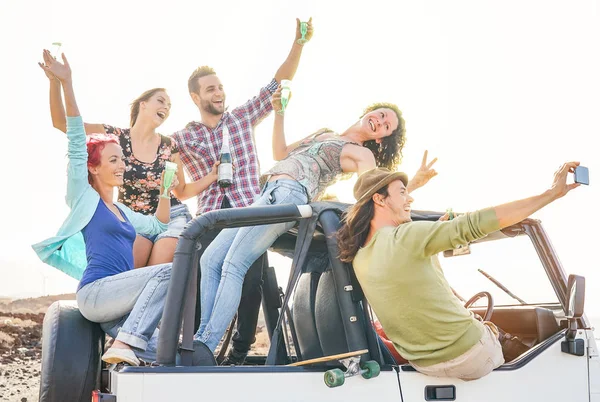Group Happy Friends Taking Selfie Mobile Smart Phone Convertible Car — Stock Photo, Image