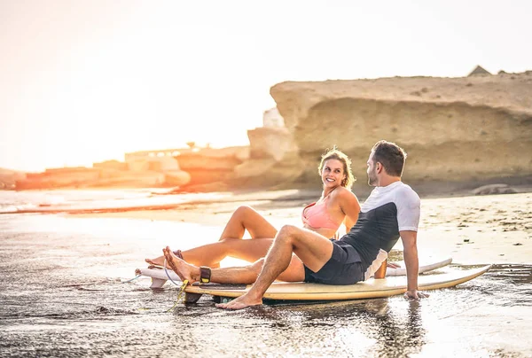 Happy Couple Surfers Lying Surfboards Beach Sunset Relaxing Together Healthy — Stock Photo, Image