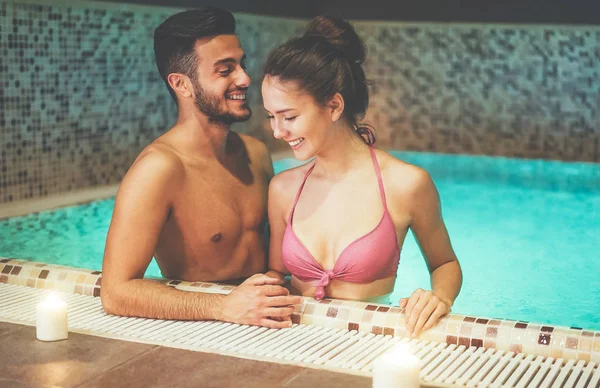 Happy Couple Standing Together Swimming Pool Spa Center Romantic Lovers — Stock Photo, Image