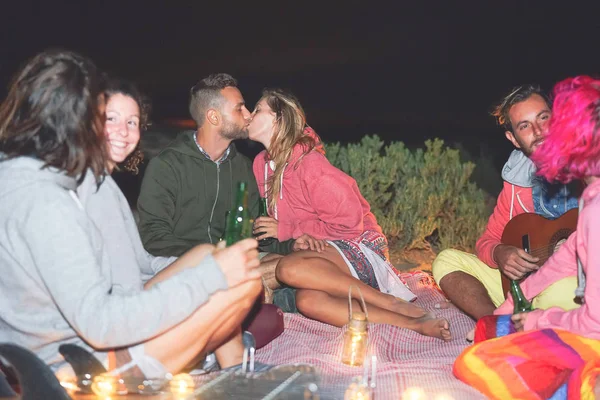 Group Friends Having Fun Camping Night Happy Young People Drinking — Stock Photo, Image