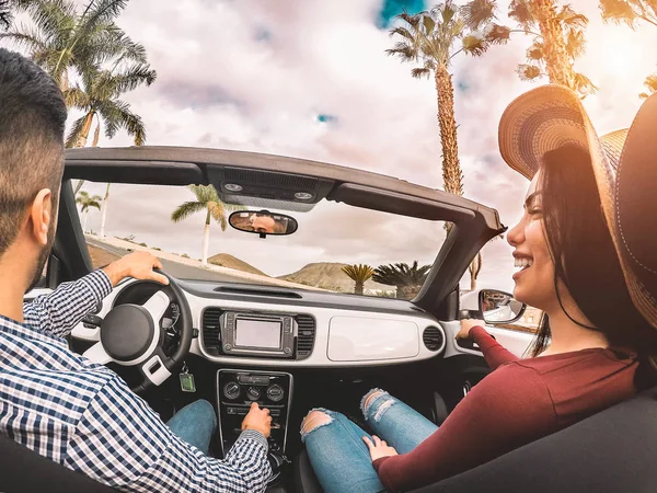 Happy Young Couple Having Fun Road Trip Convertible Car Romantic — Stock Photo, Image