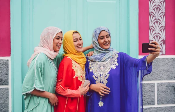 Happy Muslim Girls Taking Selfie Mobile Smartphone Camera Outdoor Arabian — Stok Foto