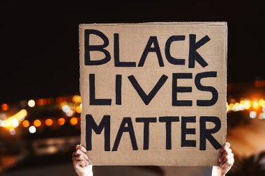 Siyahi yaşamlar sancak meselesi - Irkçılığı protesto eden ve eşitlik için mücadele eden aktivist hareket - Sosyal protestolar ve insan hakları kavramı