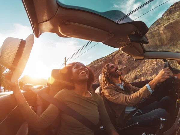 Glückliches Junges Paar Auf Roadtrip Tropischer Stadt Reiselustige Mit Spaß — Stockfoto