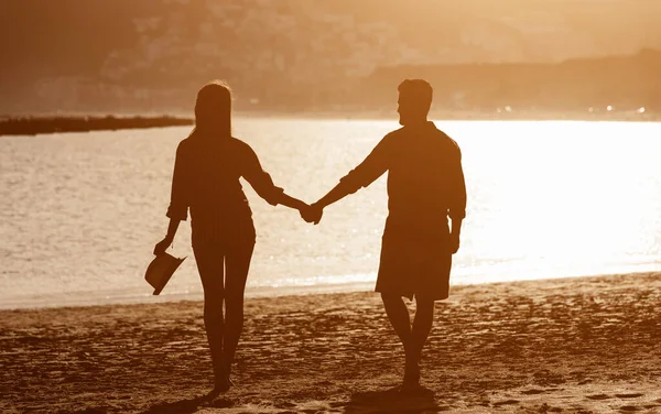 Young Couple Enjoying Vacation Tropical Beach Romantic Lovers Silhouette Having — Stock Photo, Image
